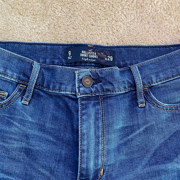 ⭐️SOLD⭐️Hollister jean shorts - Picture 2 of 4